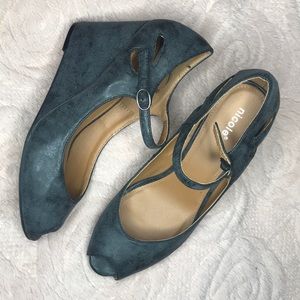NWOT Vintage Inspired Wedges